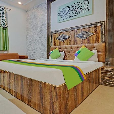 Treebo Trend Radha Palace Mathura Eksteriør billede