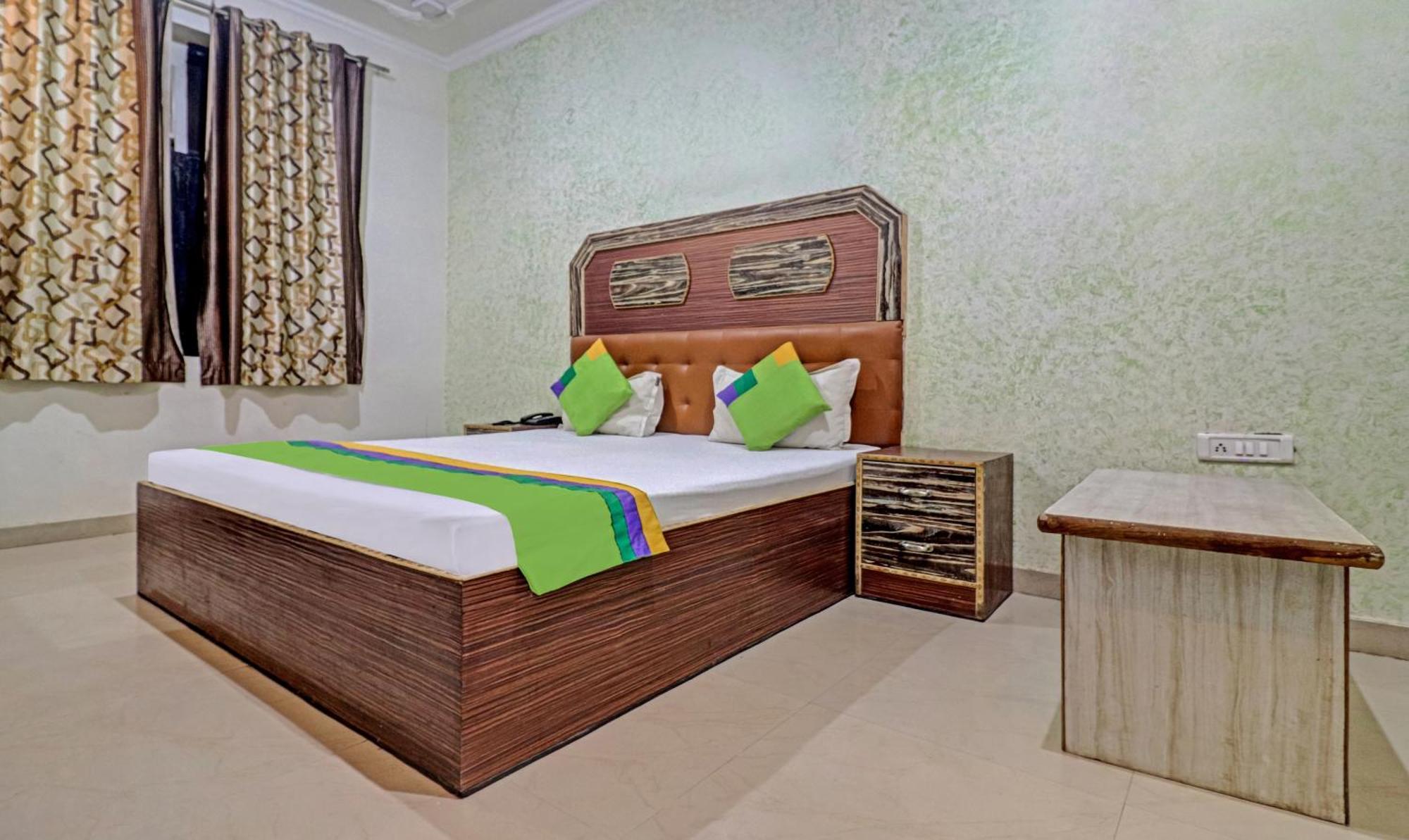 Treebo Trend Radha Palace Mathura Eksteriør billede